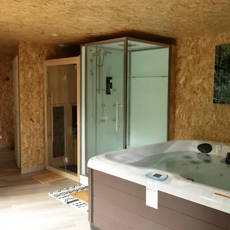 Hotel La Fresnaie : ,table D'hotes & *