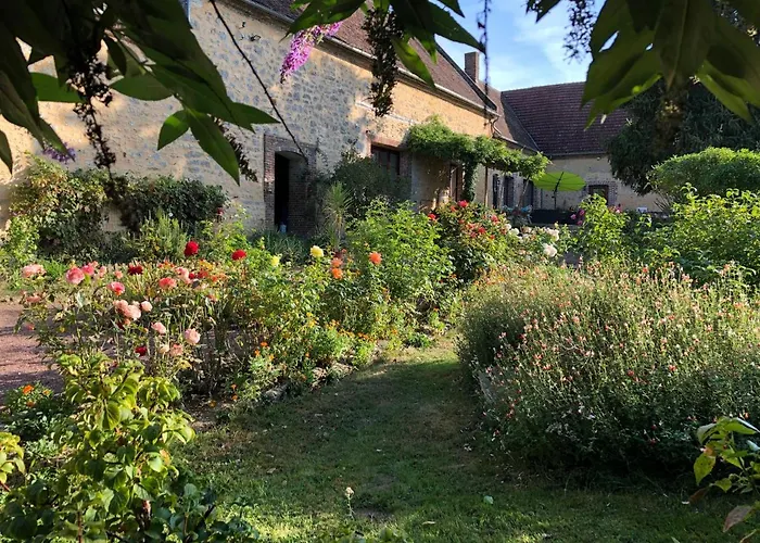 Hotel La Fresnaie : ,table D'hotes & *