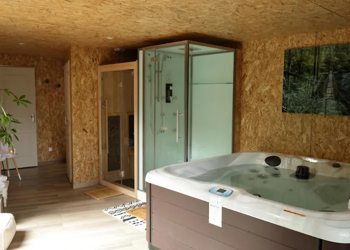 Hotel La Fresnaie : ,table D'hotes & *