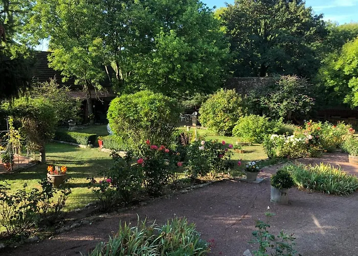 La Fresnaie : ,table D'hotes & Hotel *